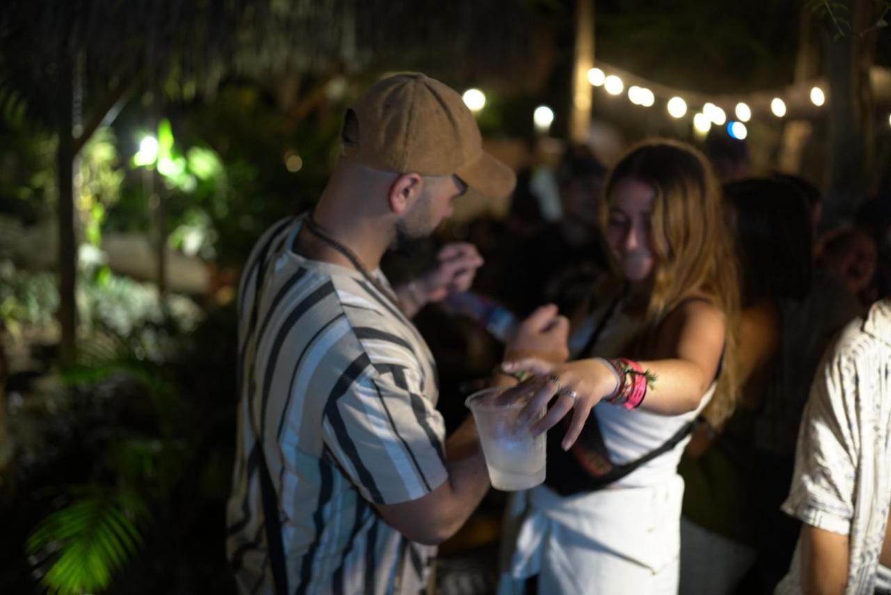 מונטניטה Hidden House Hostel Party מראה חיצוני תמונה